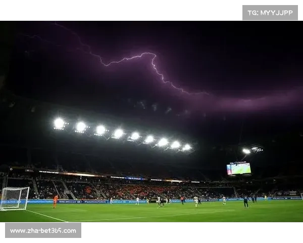 俱乐部世界杯遭遇极端天气影响 暴风雨和高温导致多场比赛延期 俱乐部世界杯遭遇极端天气影响 暴风雨和高温导致多场比赛延期